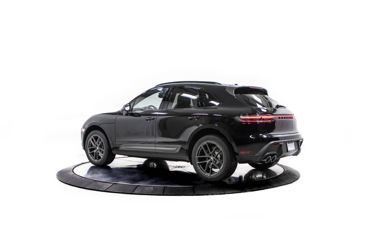 Thumbnail: 2026 Porsche Macan - 3
