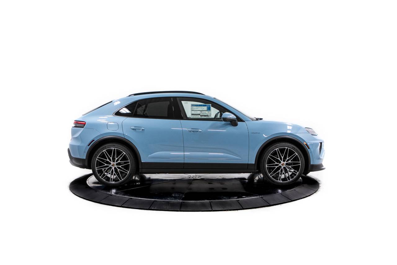 Thumbnail: 2026 Porsche Macan - 8