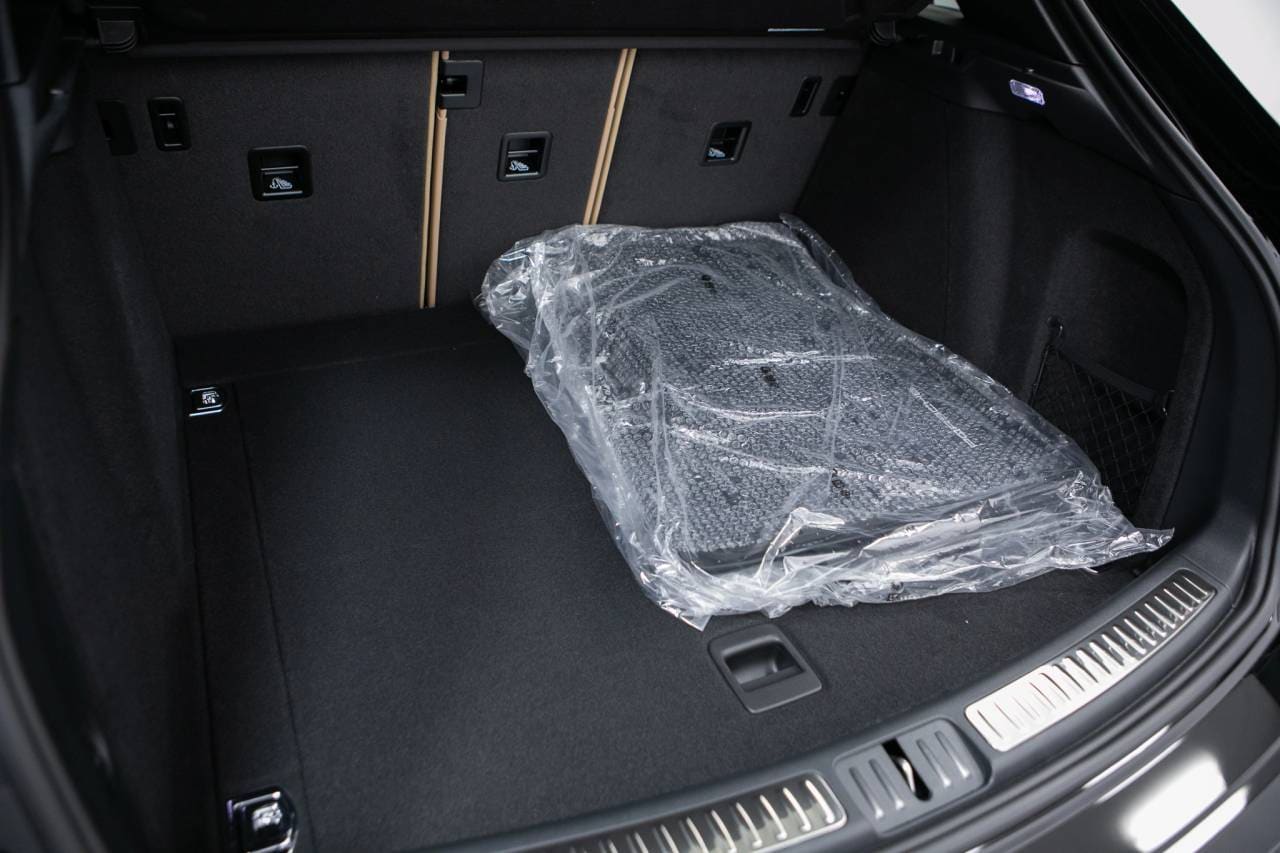 Thumbnail: 2026 Porsche Macan - 40