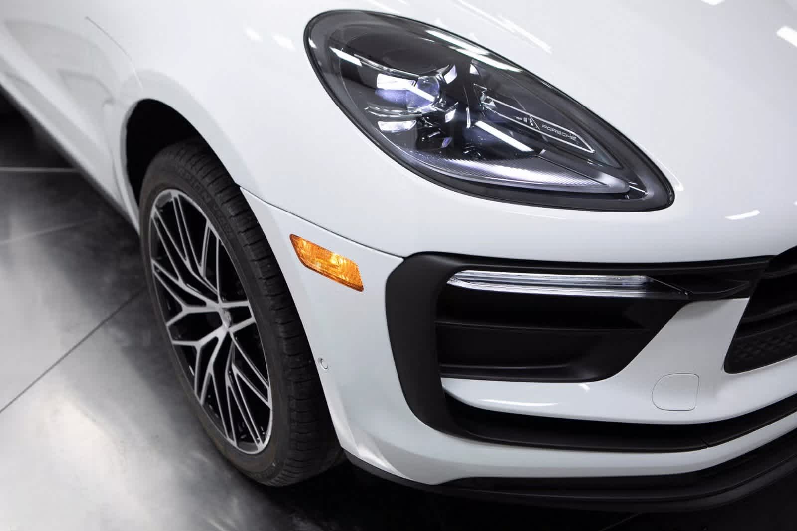 Thumbnail: 2025 Porsche Macan - 12