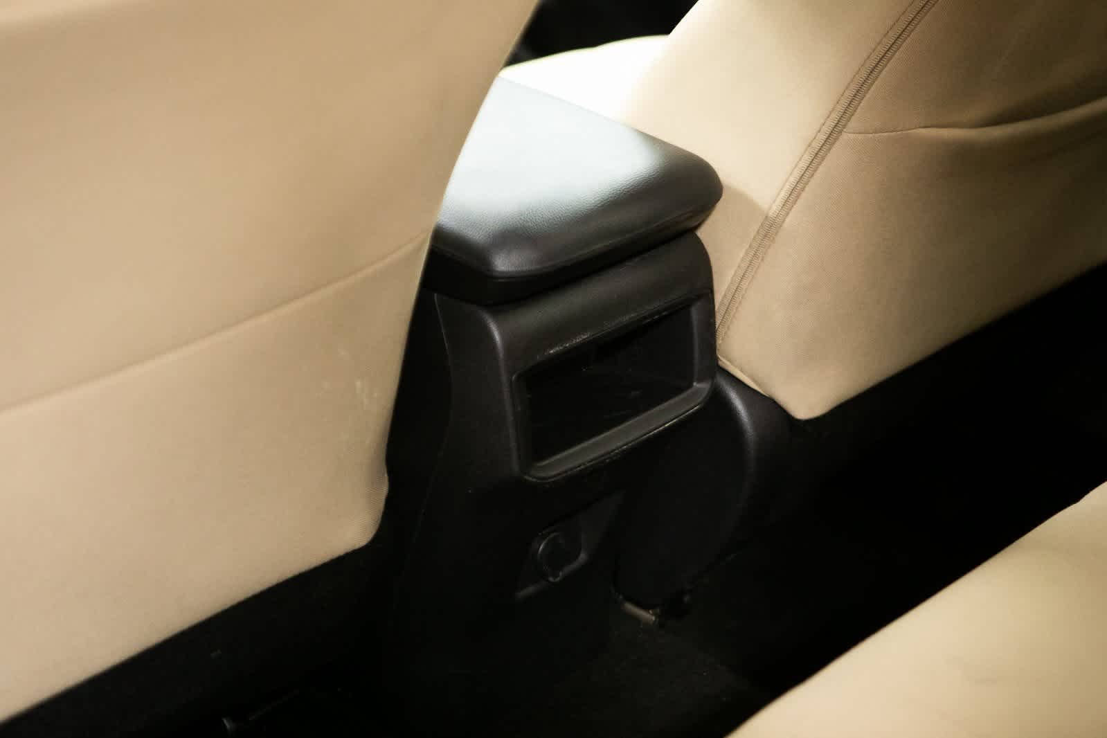 Thumbnail: 2021 Toyota RAV4 - 24