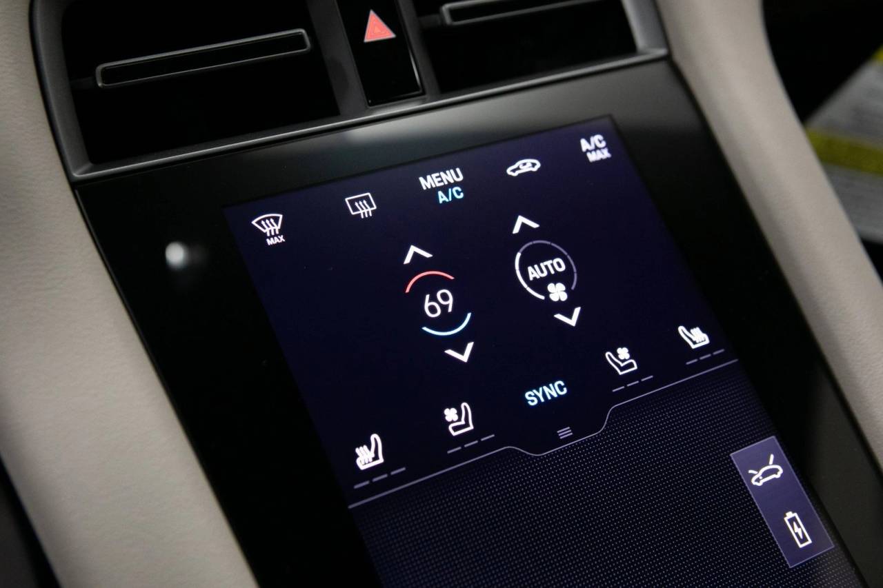 Thumbnail: 2026 Porsche Taycan - 29