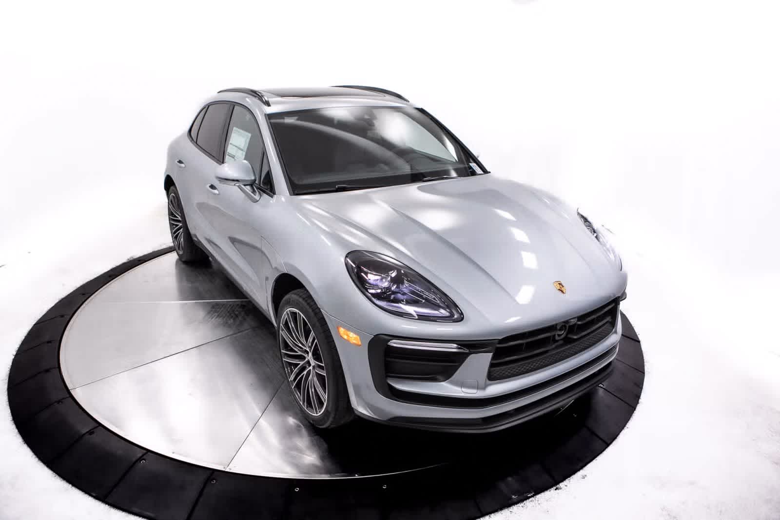 Thumbnail: 2026 Porsche Macan - 21