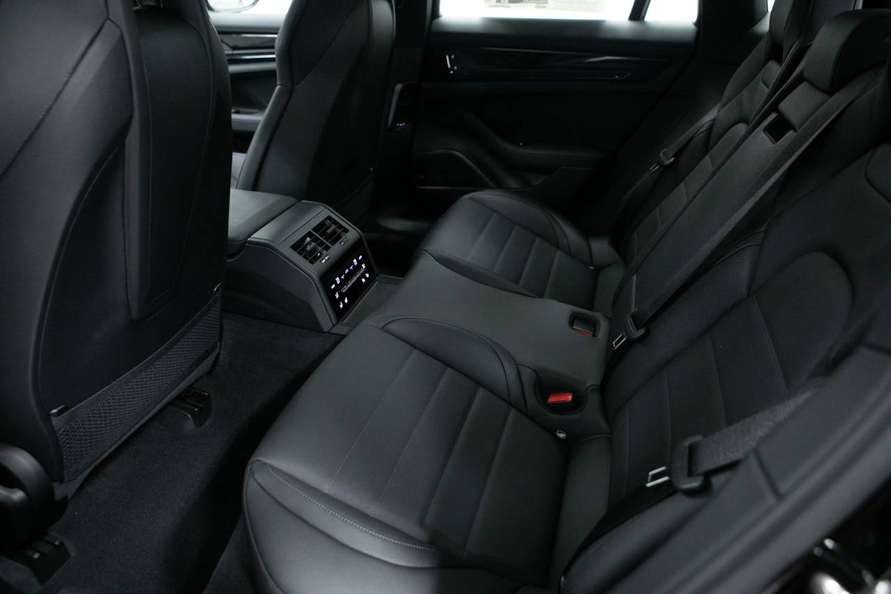 Thumbnail: 2026 Porsche Panamera - 35