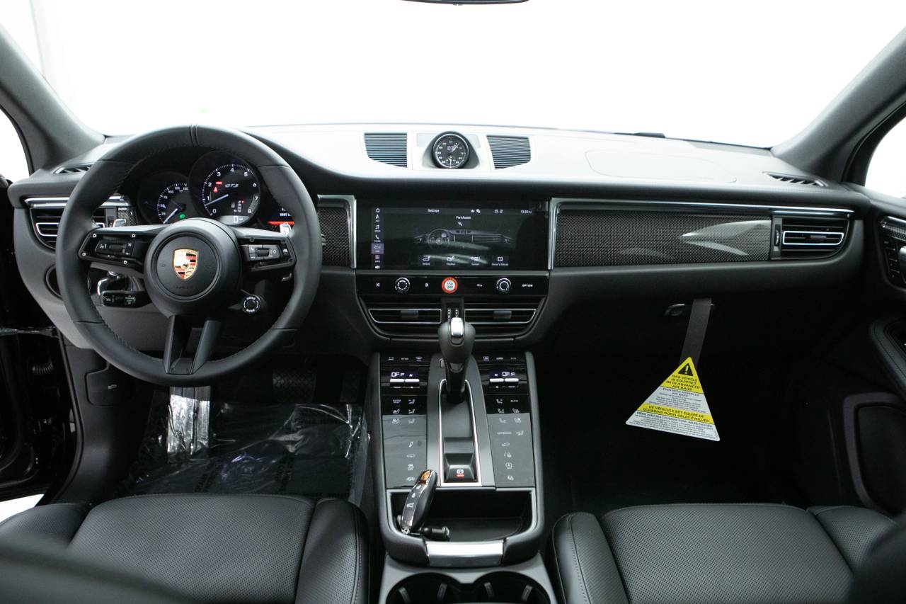 Thumbnail: 2026 Porsche Macan - 20