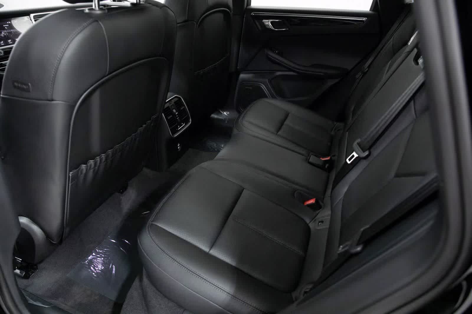 Thumbnail: 2025 Porsche Macan - 28