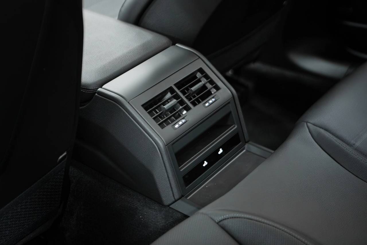 Thumbnail: 2026 Porsche Panamera - 36