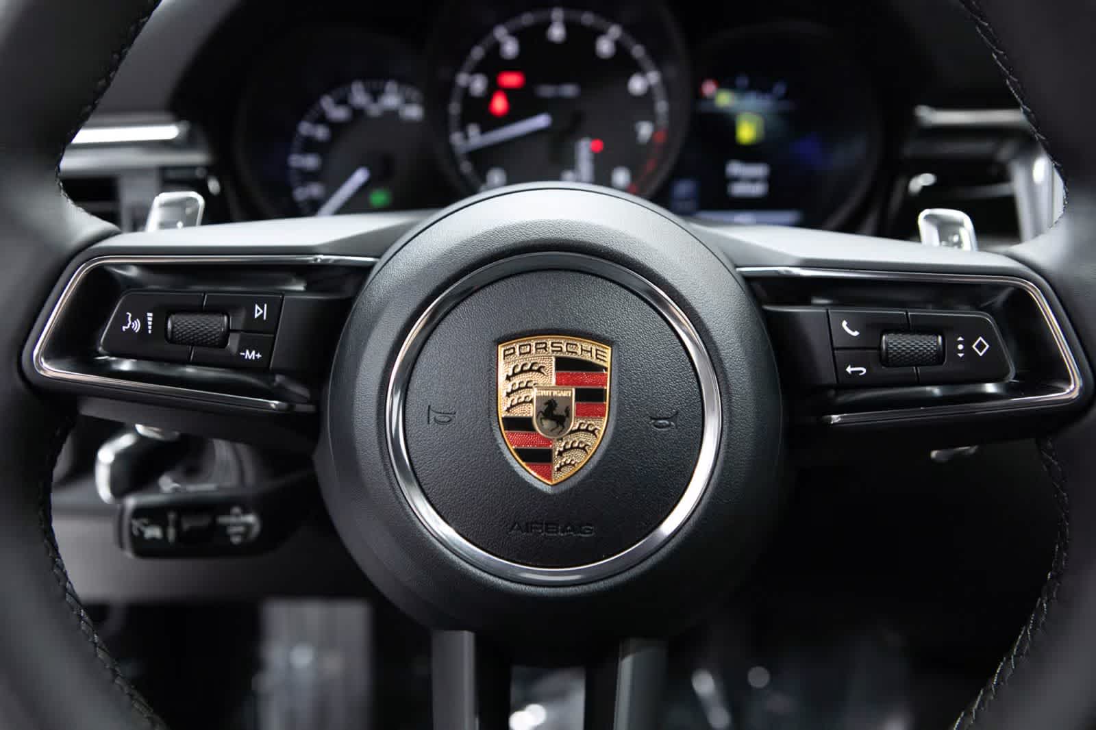 Thumbnail: 2026 Porsche Macan - 14