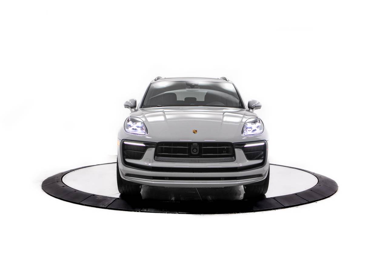 Thumbnail: 2026 Porsche Macan - 10