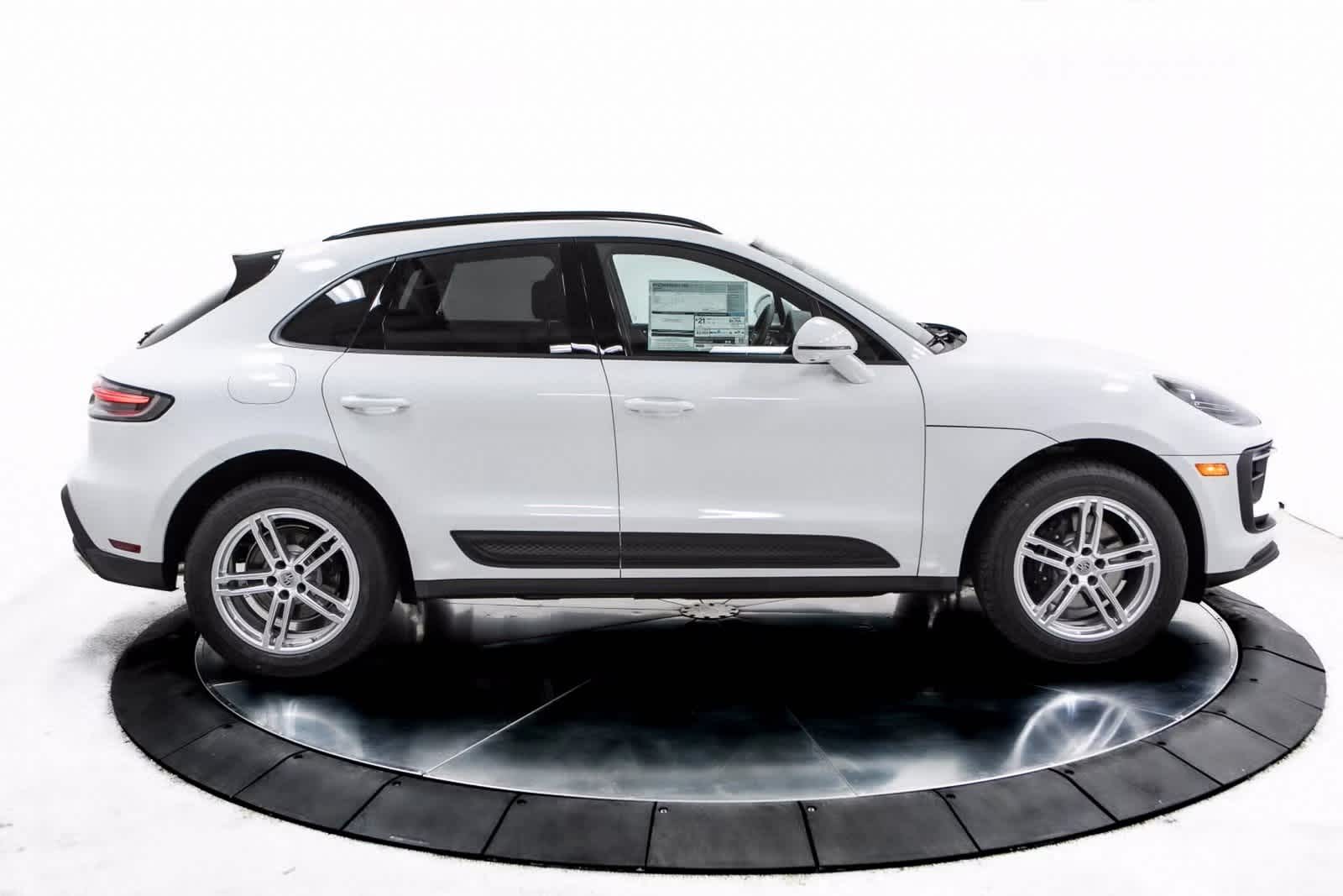 Thumbnail: 2025 Porsche Macan - 8