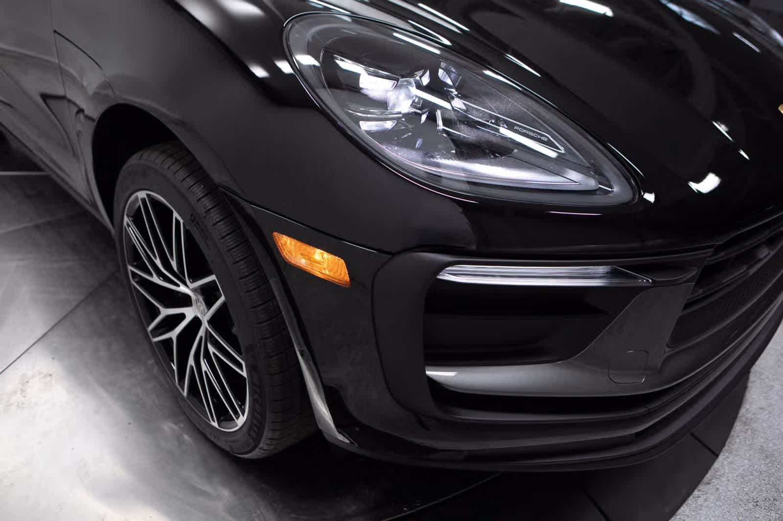 Thumbnail: 2026 Porsche Macan - 12