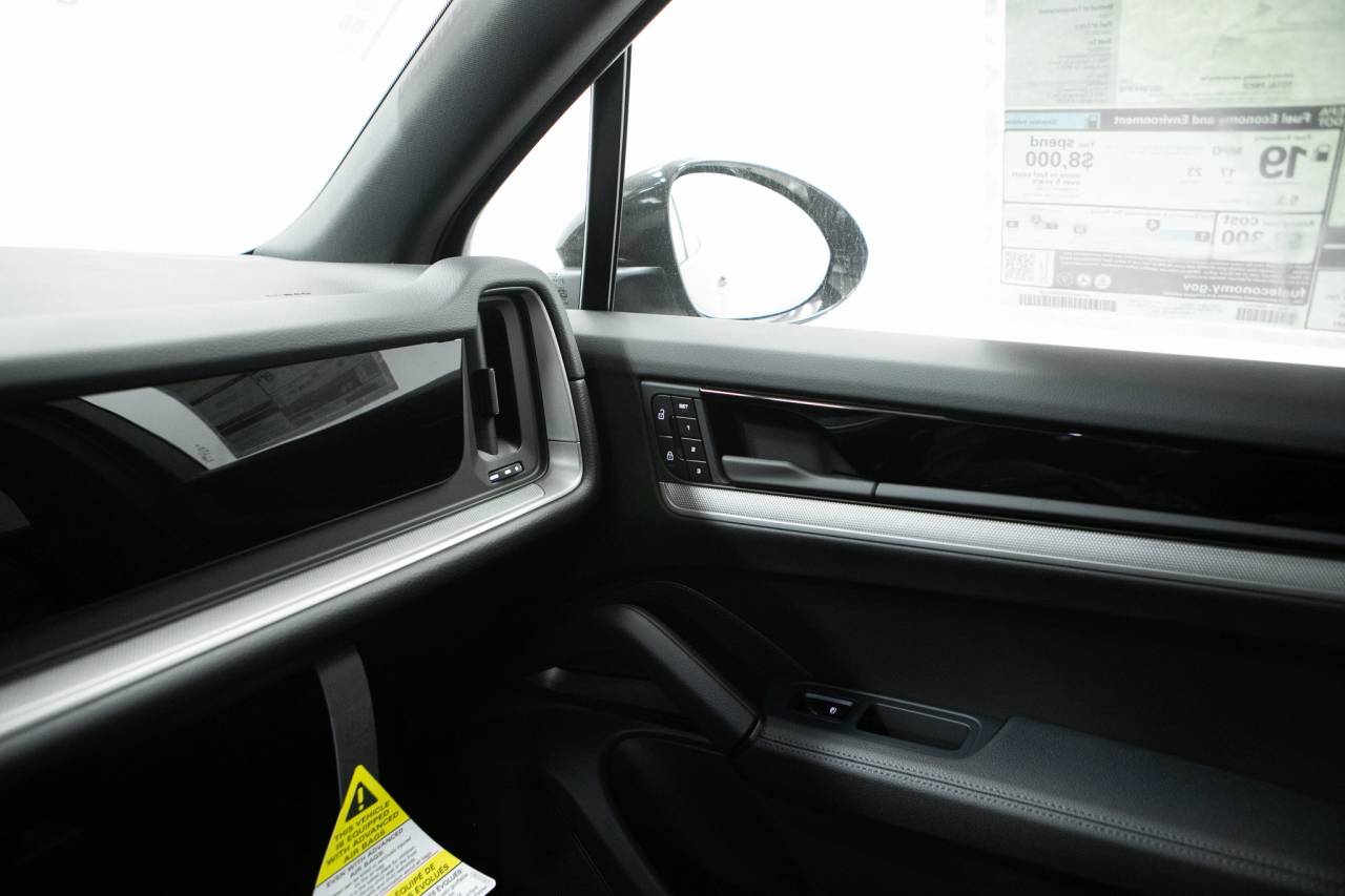 Thumbnail: 2026 Porsche Cayenne - 31