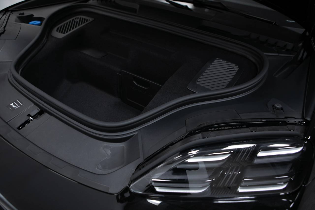 Thumbnail: 2026 Porsche Macan - 40