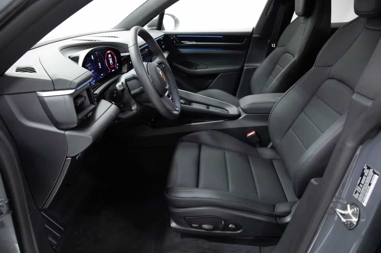 Thumbnail: 2025 Porsche Macan - 16