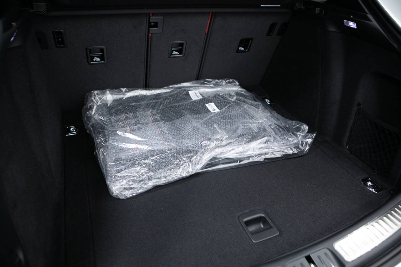 Thumbnail: 2026 Porsche Macan - 40