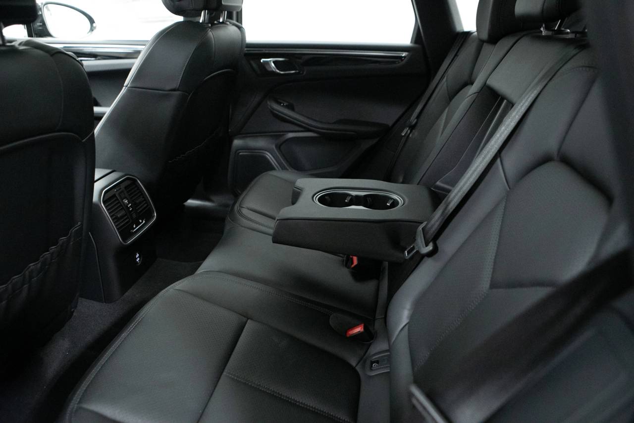 Thumbnail: 2026 Porsche Macan - 35
