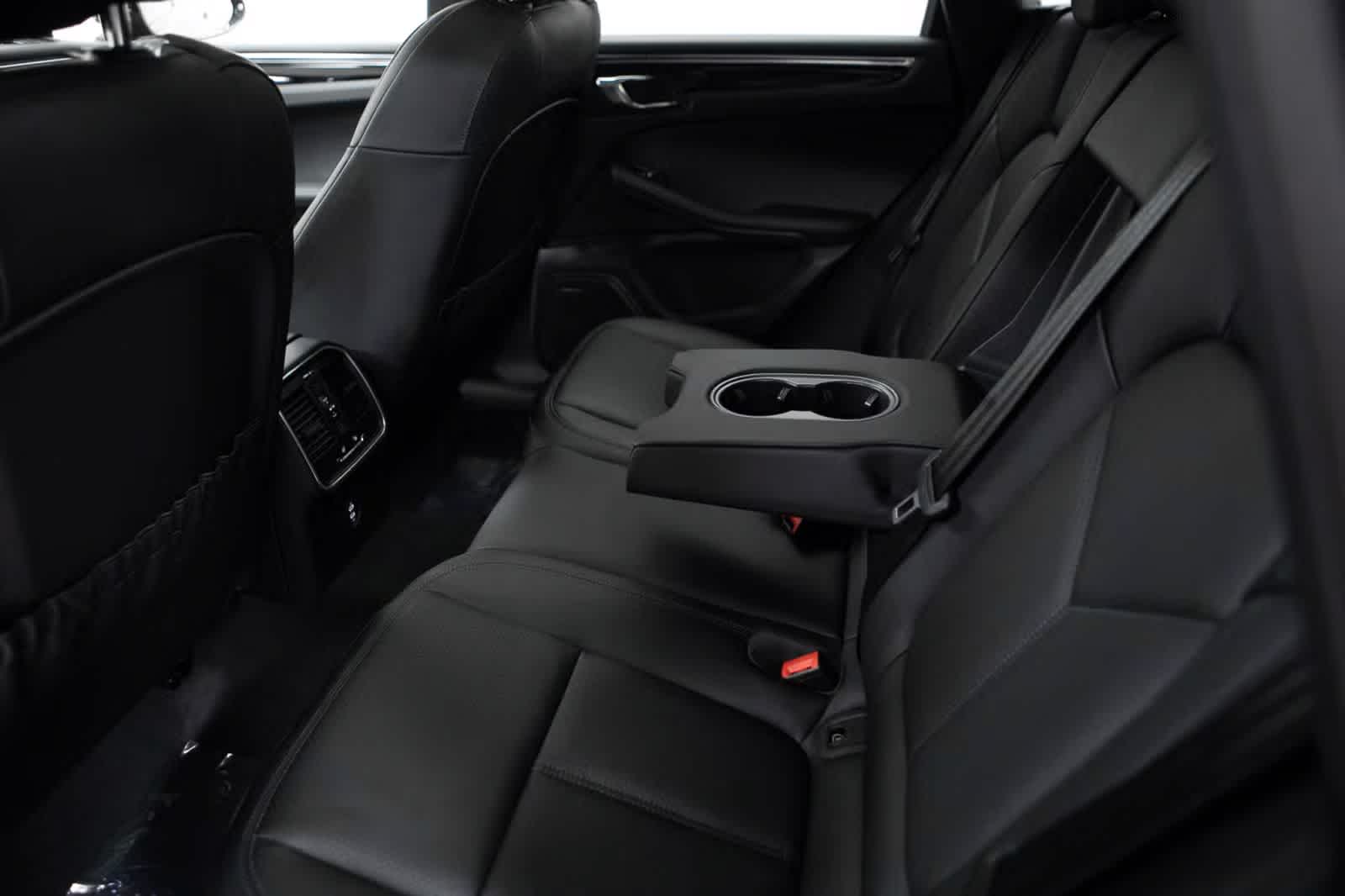 Thumbnail: 2026 Porsche Macan - 34