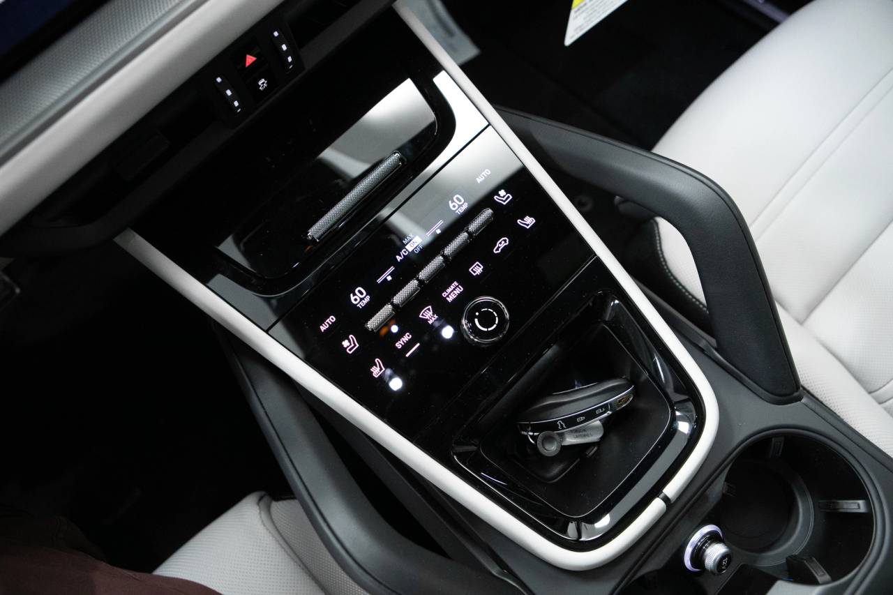 Thumbnail: 2026 Porsche Cayenne - 28
