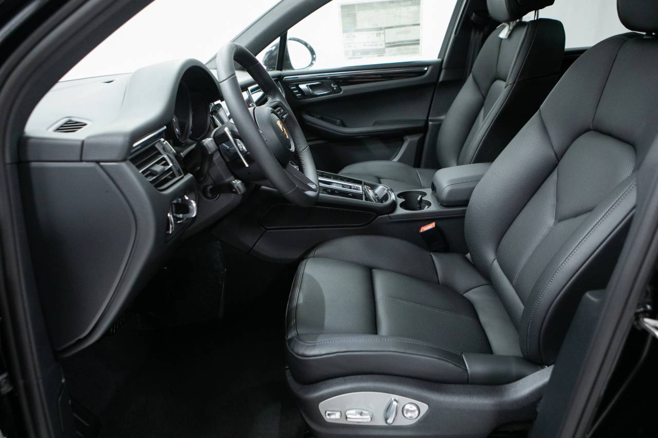 Thumbnail: 2026 Porsche Macan - 23