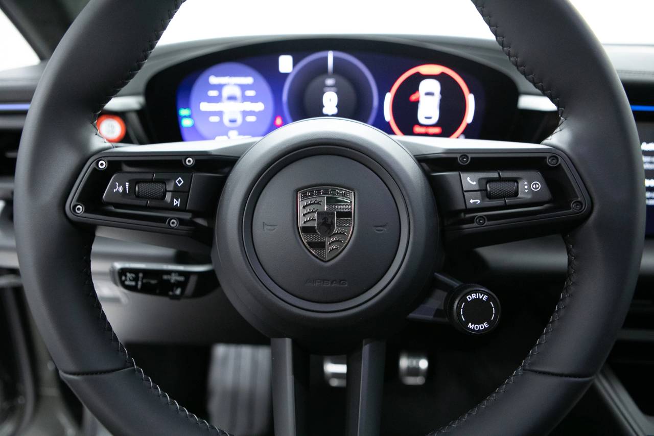 Thumbnail: 2025 Porsche Macan - 21