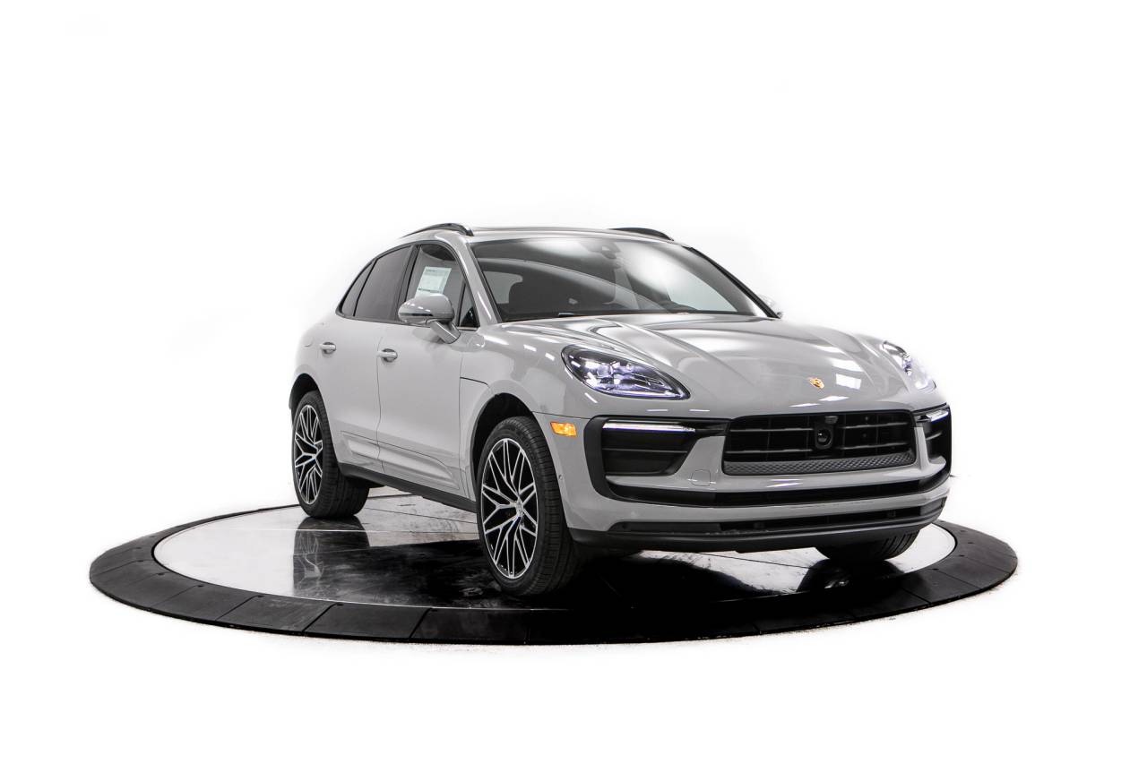 Thumbnail: 2026 Porsche Macan - 9