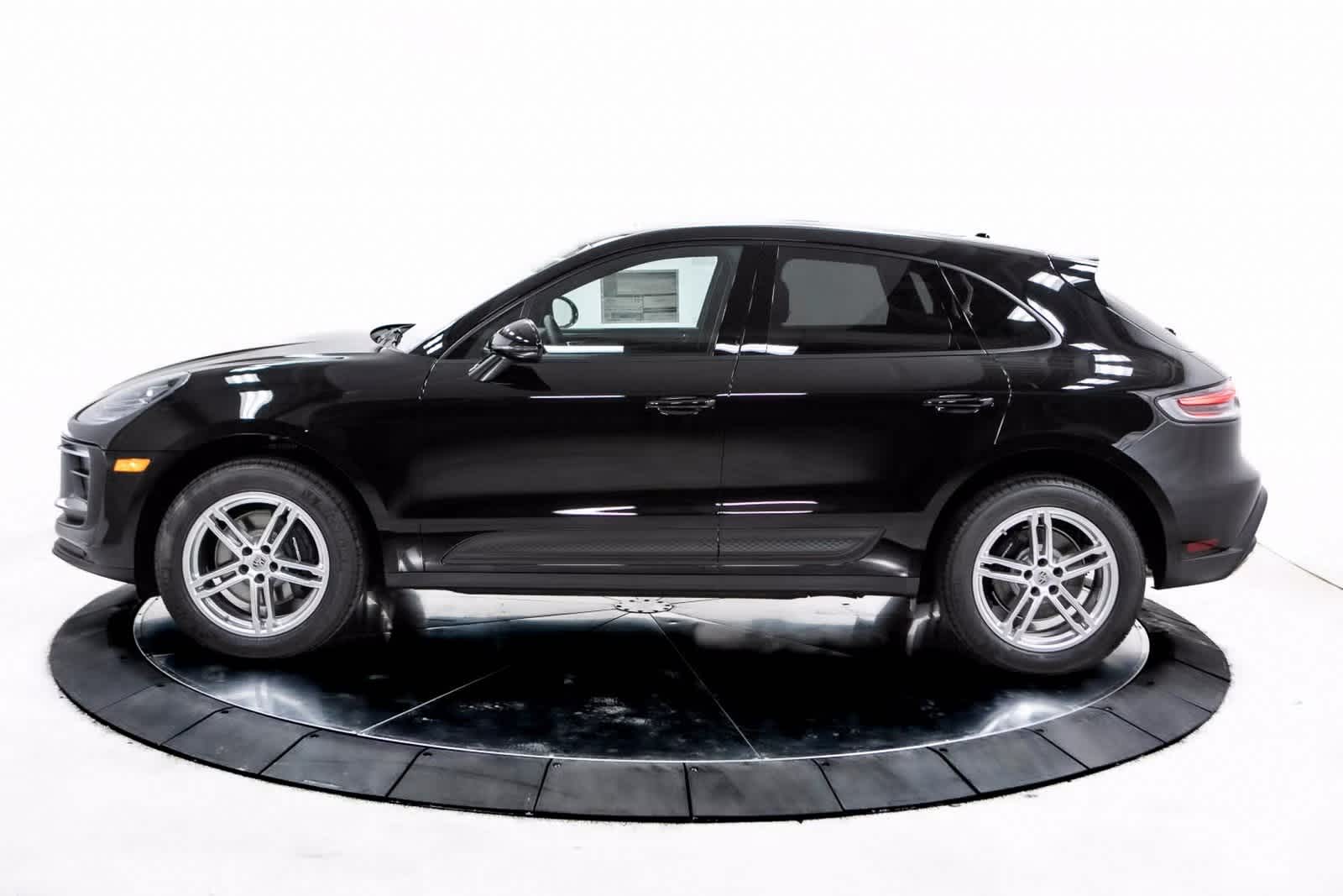 2025 Porsche Macan Base photo 2