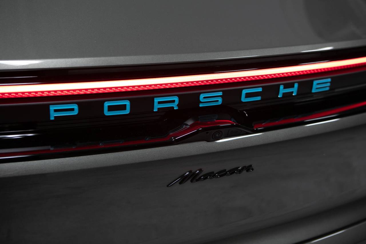 Thumbnail: 2026 Porsche Macan - 15