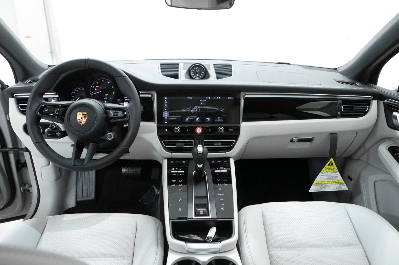 Thumbnail: 2026 Porsche Macan - 20