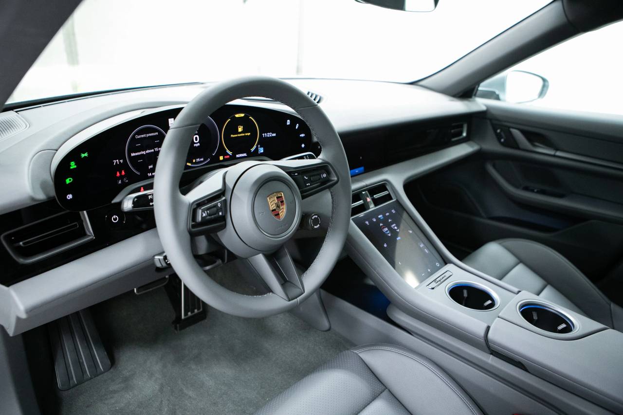 2025 Porsche Taycan S photo 4