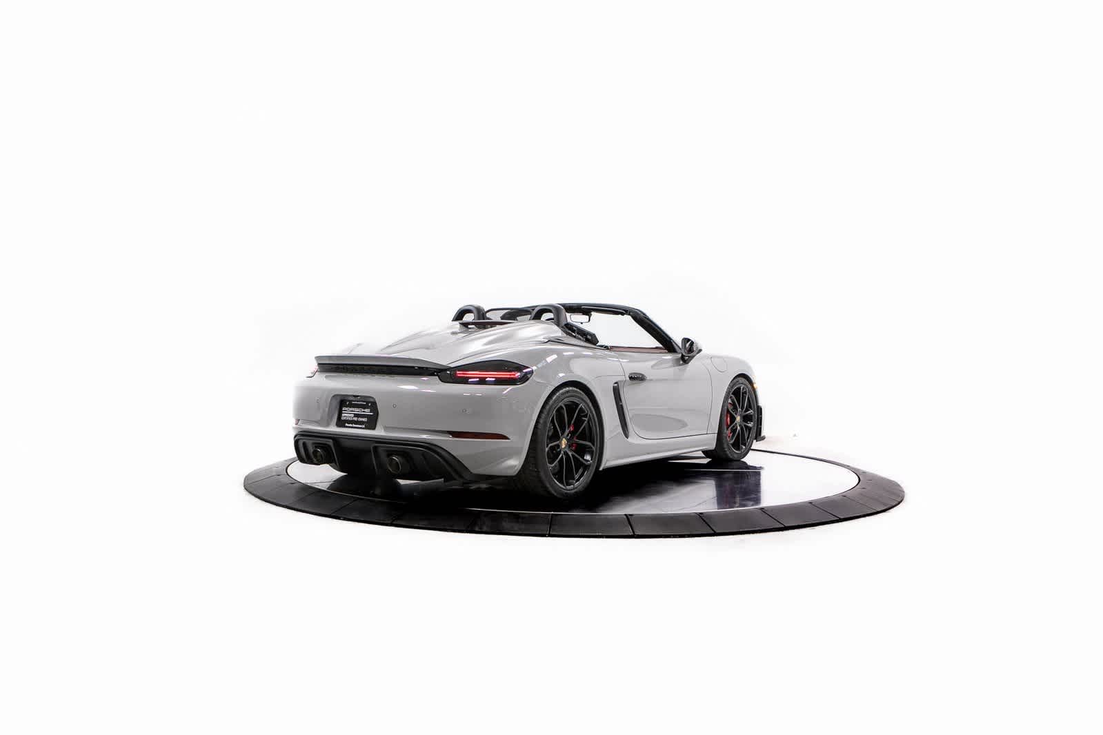 Thumbnail: 2022 Porsche  - 7