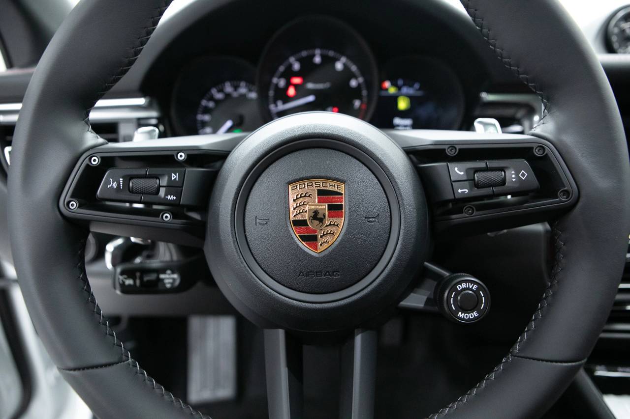 Thumbnail: 2026 Porsche Macan - 21