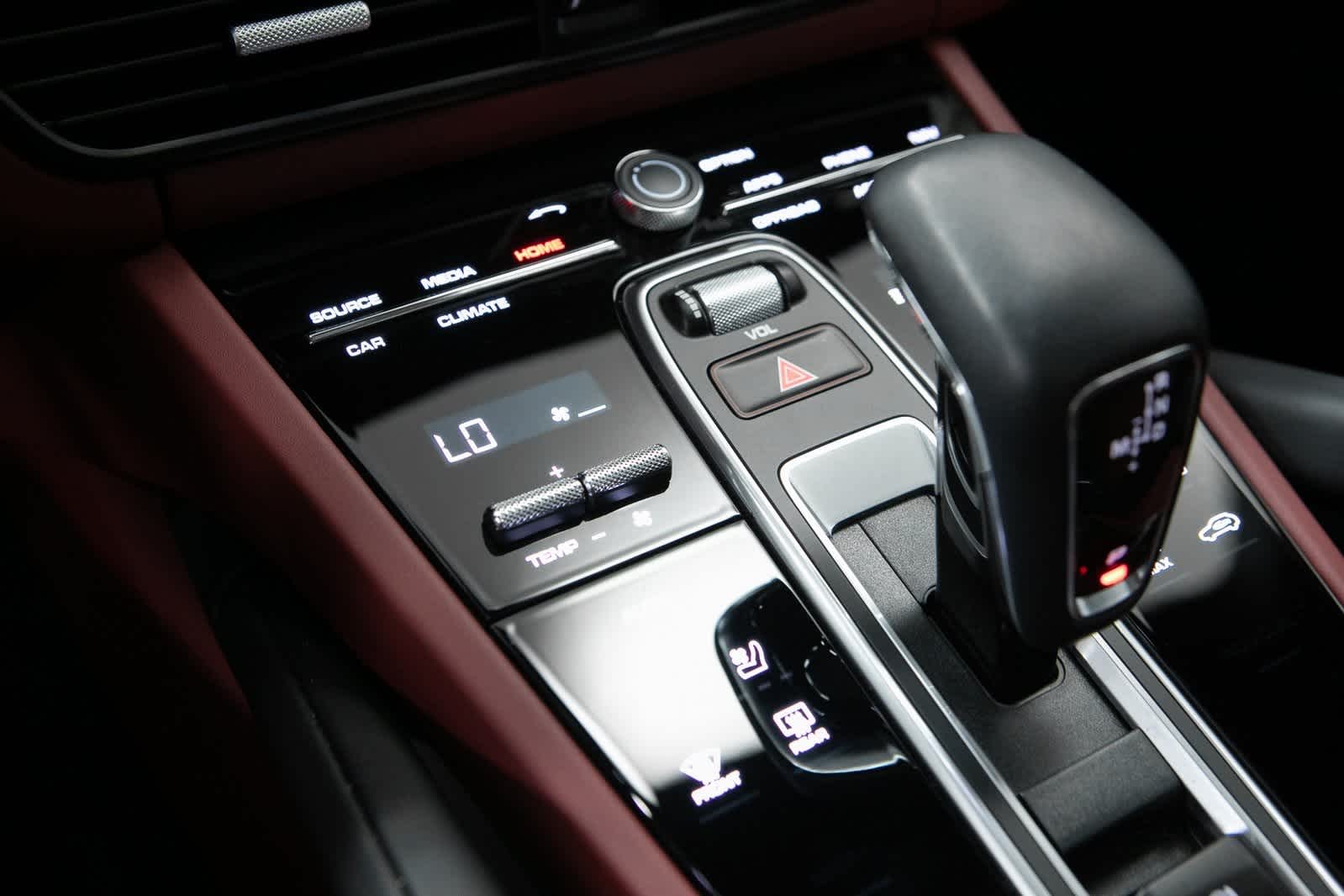 Thumbnail: 2023 Porsche Cayenne - 22