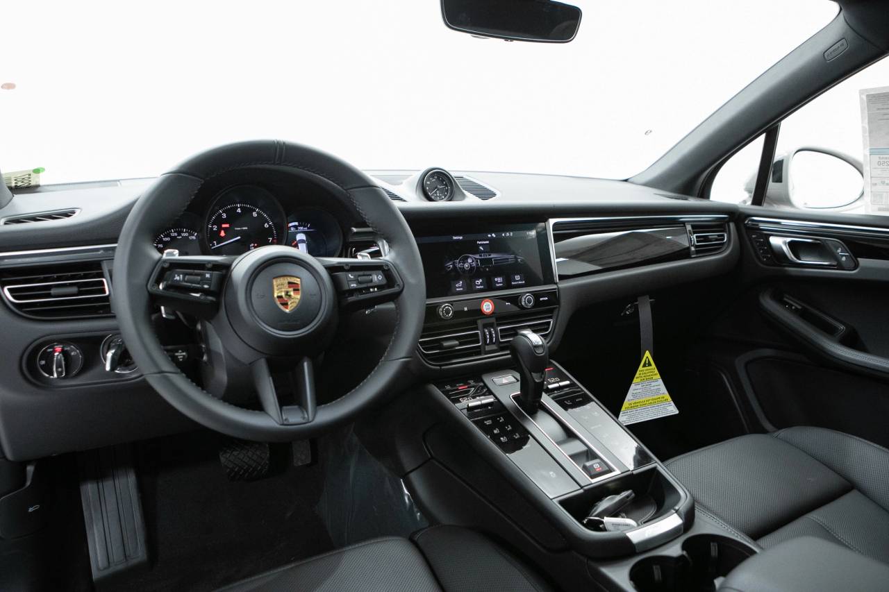 Thumbnail: 2026 Porsche Macan - 18