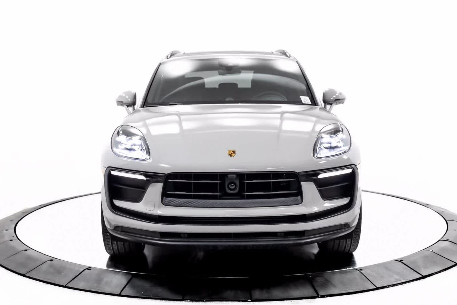 Thumbnail: 2025 Porsche Macan - 10