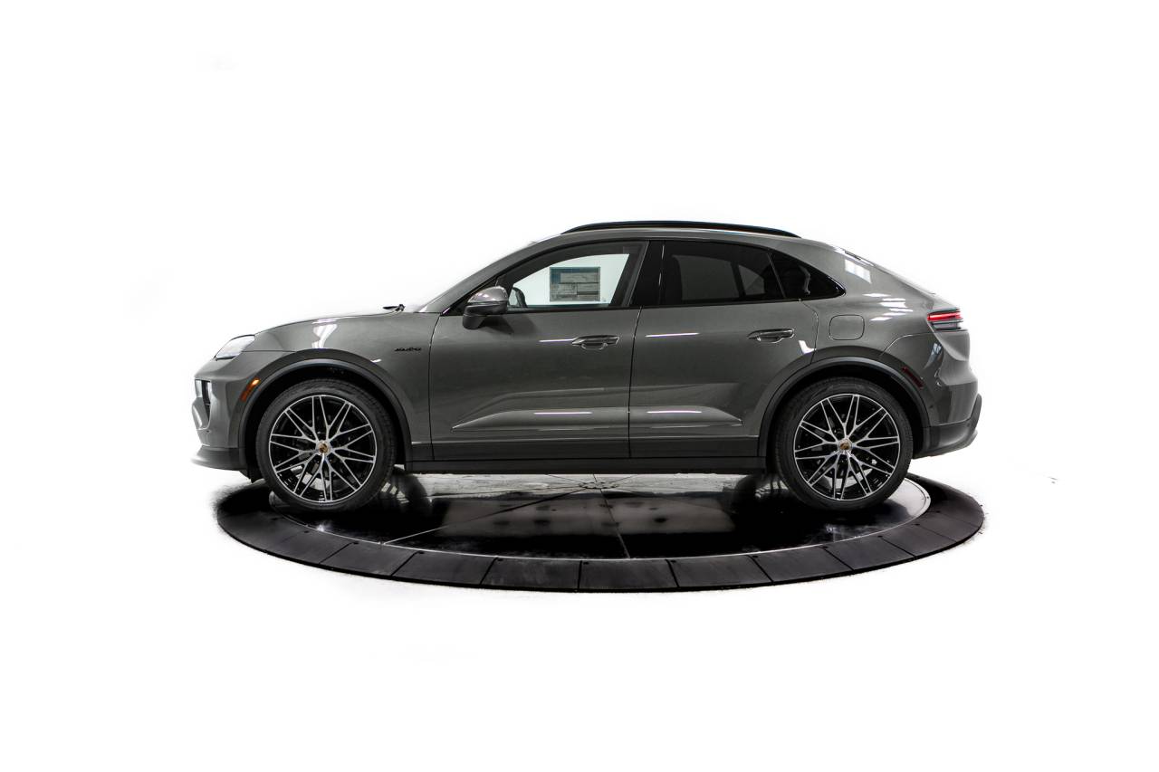 Thumbnail: 2026 Porsche Macan - 2