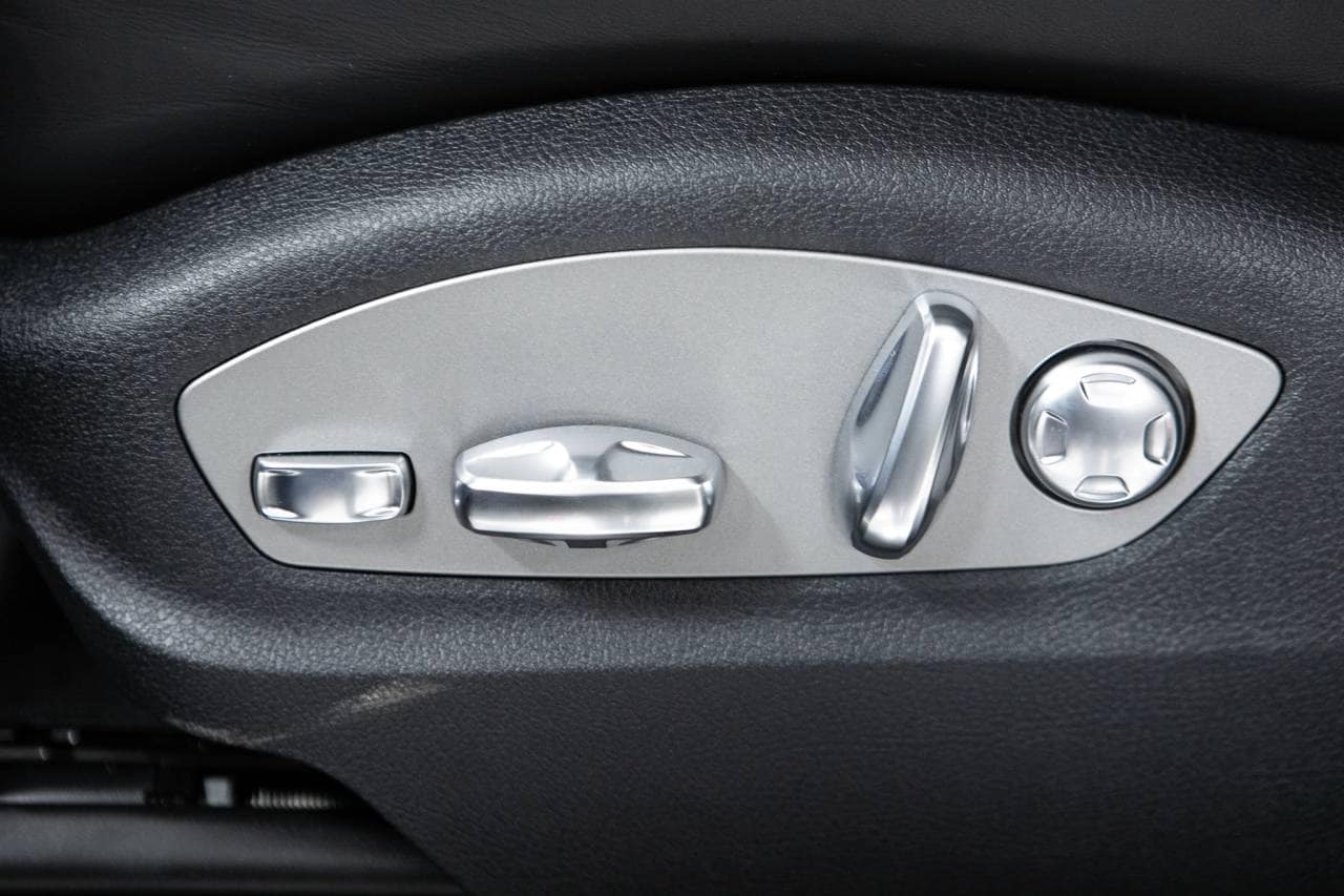 Thumbnail: 2026 Porsche Macan - 24