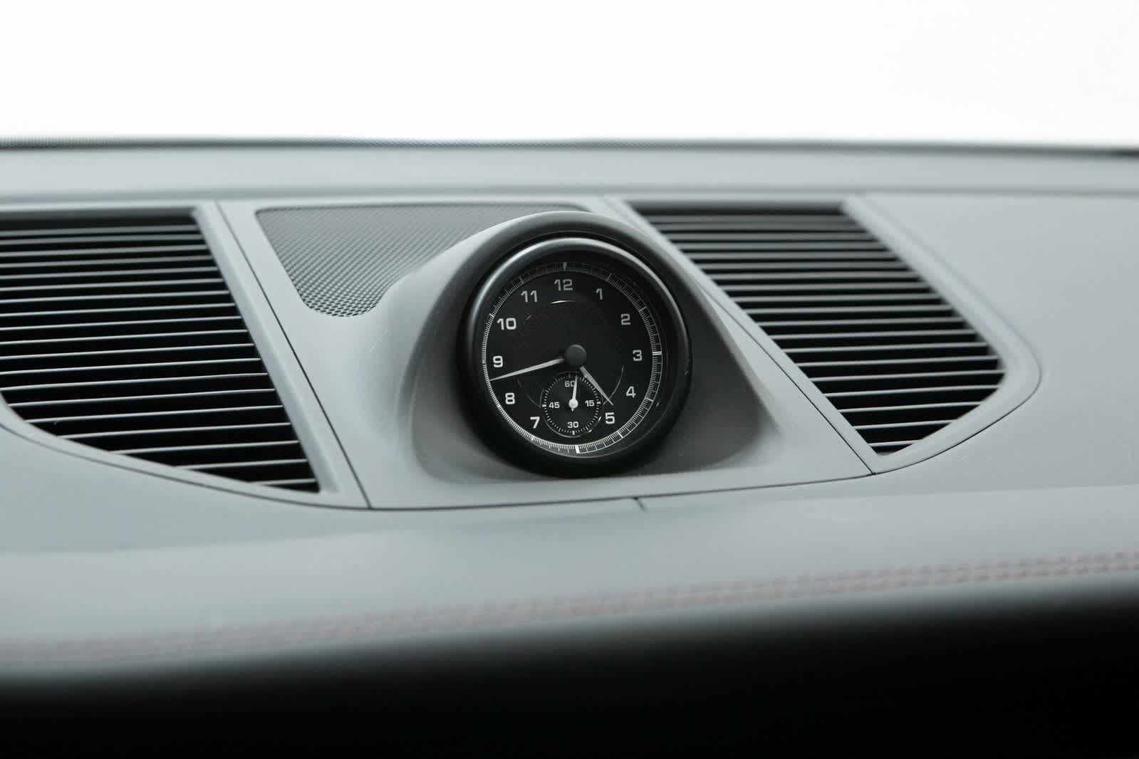 Thumbnail: 2024 Porsche Macan - 25