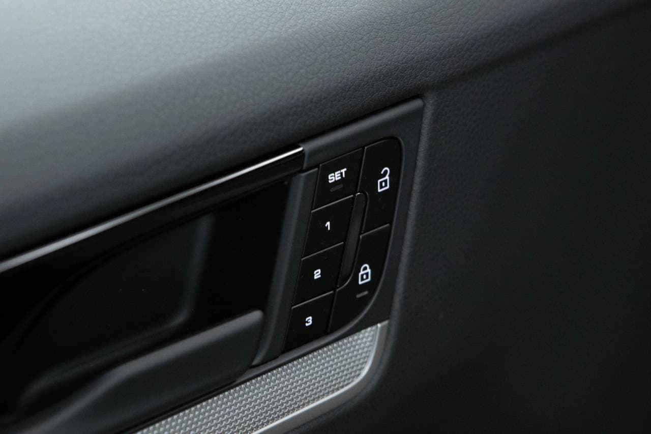 Thumbnail: 2026 Porsche Cayenne - 25