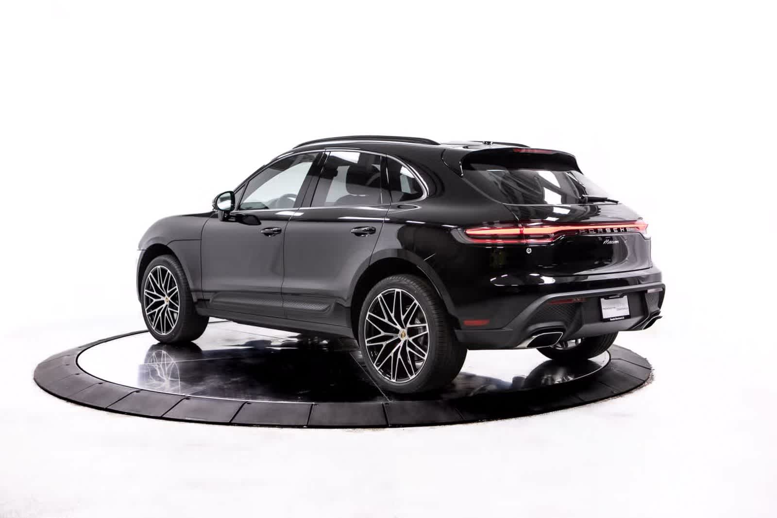 Thumbnail: 2026 Porsche Macan - 3