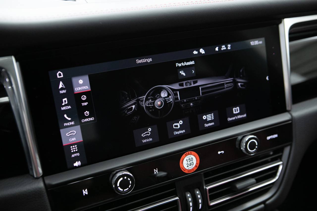 Thumbnail: 2026 Porsche Macan - 21