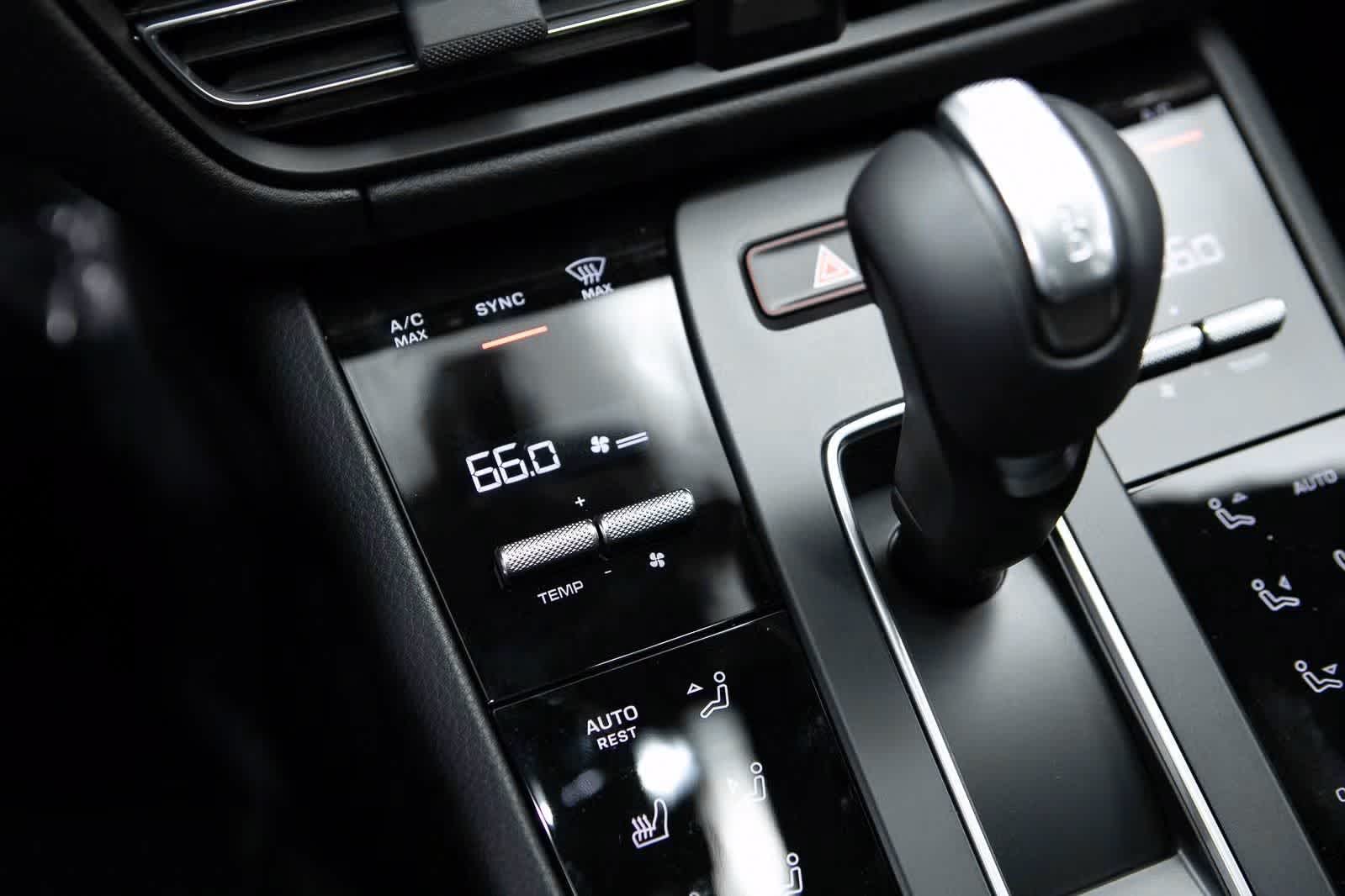 Thumbnail: 2026 Porsche Macan - 33