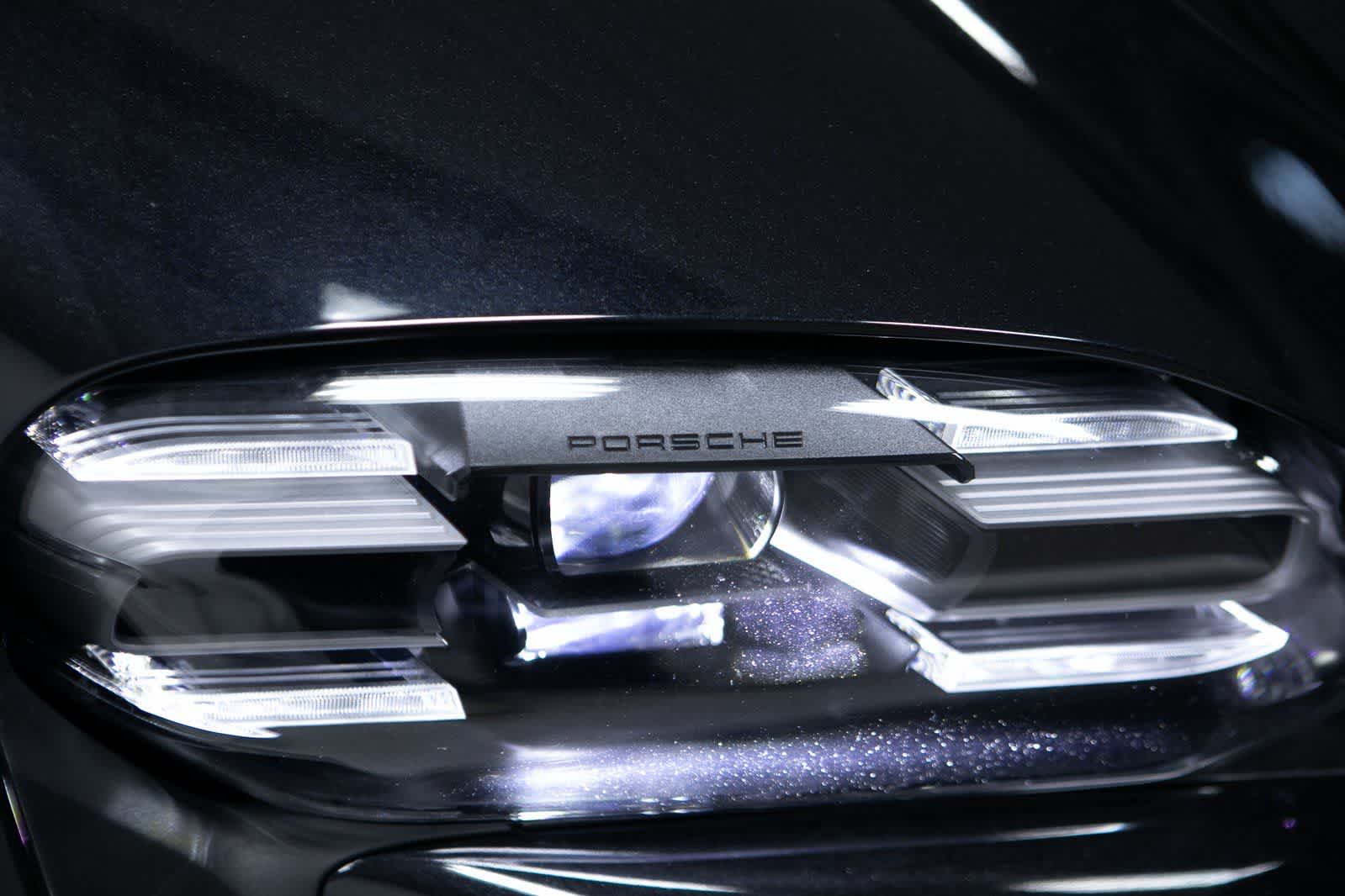 Thumbnail: 2022 Porsche Taycan - 33