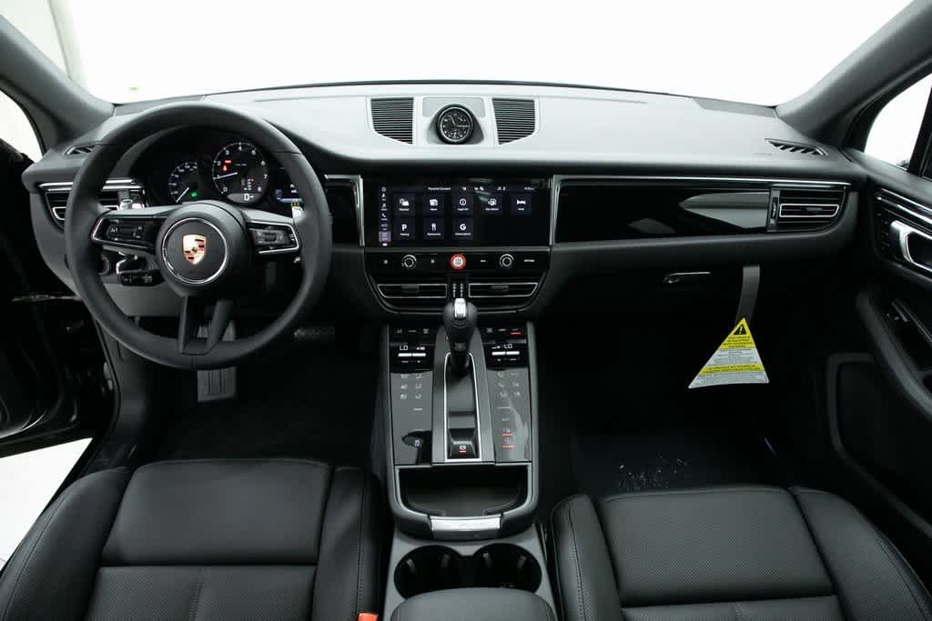 Thumbnail: 2025 Porsche Macan - 13