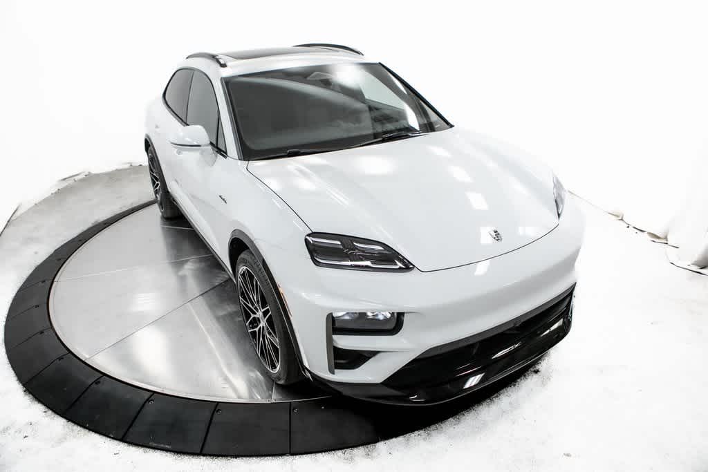 Thumbnail: 2025 Porsche Macan - 39