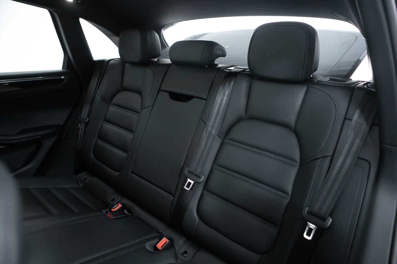 Thumbnail: 2026 Porsche Macan - 37