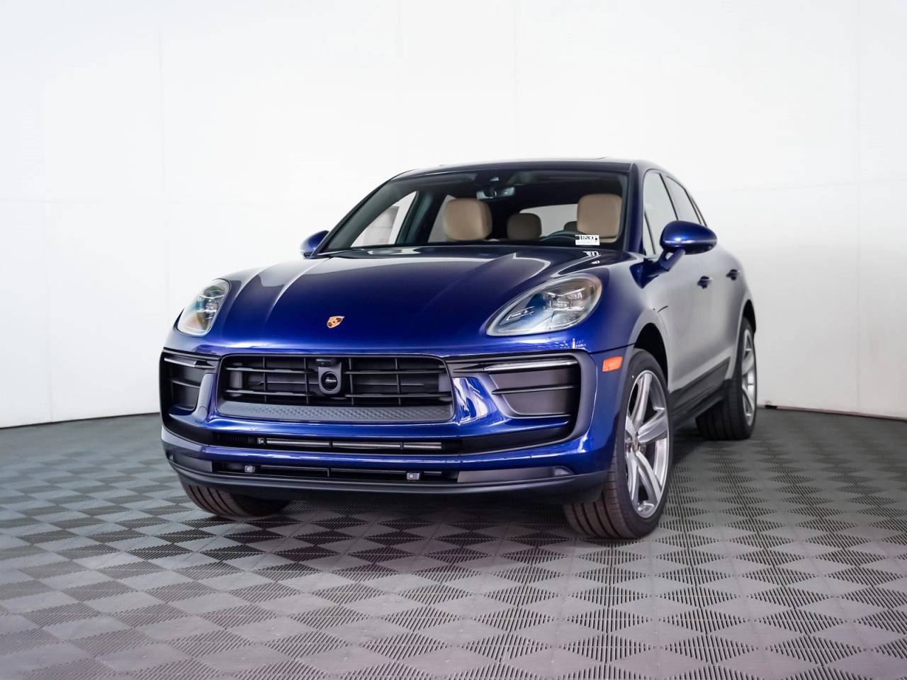 Thumbnail: 2025 Porsche Macan - 1