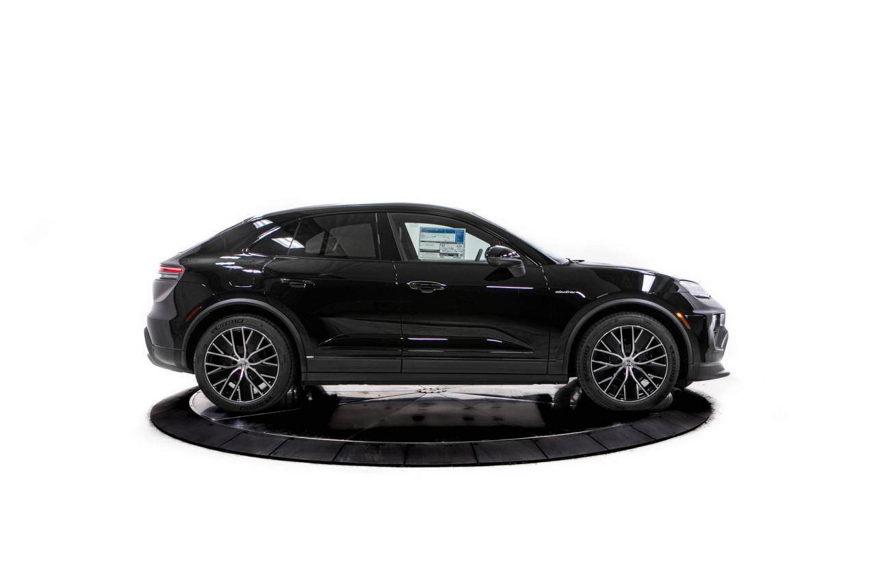 Thumbnail: 2026 Porsche Macan - 8