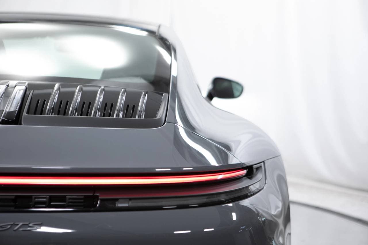 Thumbnail: 2026 Porsche 911 - 18
