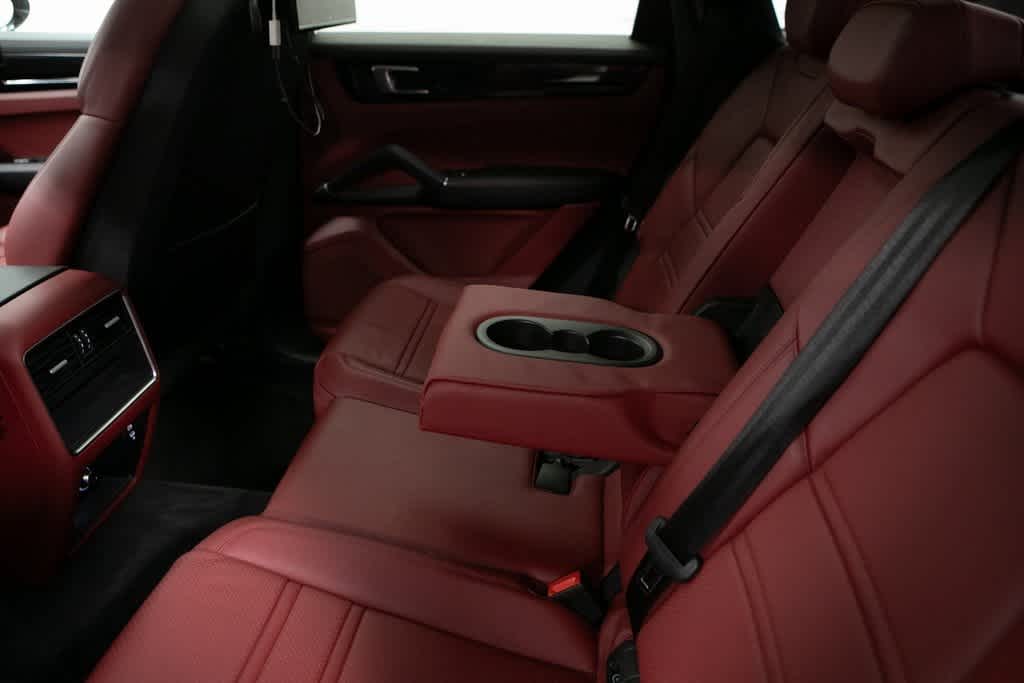 Thumbnail: 2022 Porsche Cayenne - 35