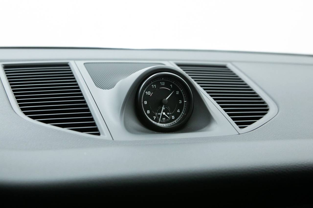 Thumbnail: 2026 Porsche Macan - 30